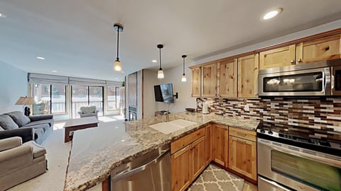 Condo, 1 Bedroom | Private kitchen | Fridge, oven, coffee/tea maker, toaster