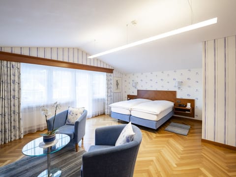 Panoramic Double Room | Hypo-allergenic bedding, in-room safe, desk, blackout drapes