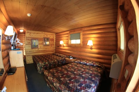 Traditional Cabin, 2 Queen Beds, Refrigerator & Microwave | Individually decorated, free WiFi, bed sheets