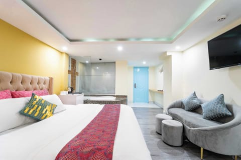 Suite Double | Premium bedding, minibar, free WiFi, bed sheets