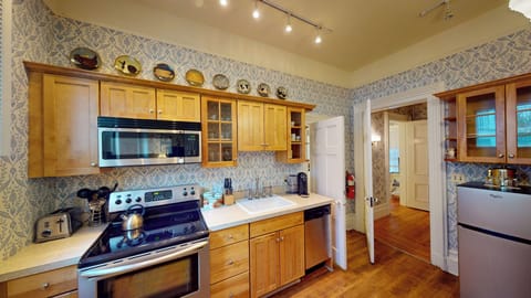 Grand Suite (Queen Village) | Frette Italian sheets, hypo-allergenic bedding, desk, iron/ironing board