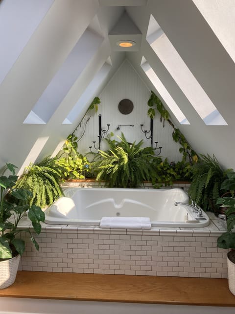 Winter Eden | Jetted tub