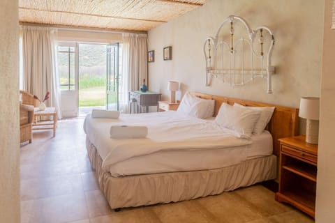 Standard Double or Twin Room, Mountain View | In-room safe, individually decorated, individually furnished, desk