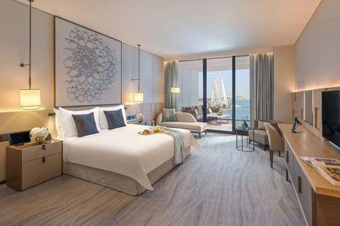 Club One Bedroom Executive Sea View Suite | Frette Italian sheets, premium bedding, down comforters, minibar