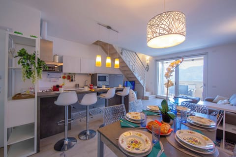 Family Apartment, Multiple Bedrooms, 2 Bathrooms, Mountainside (Como Lake Modern Apartment Ulivi) | Dining