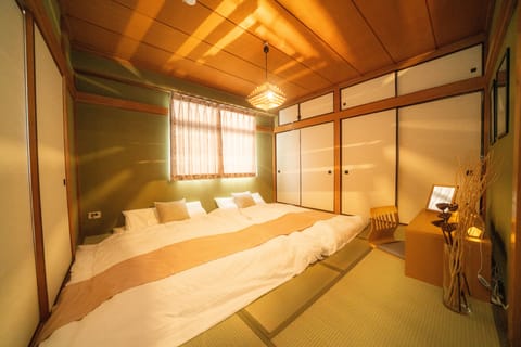 Entire Apartment, Non Smoking | Iron/ironing board, WiFi (free)