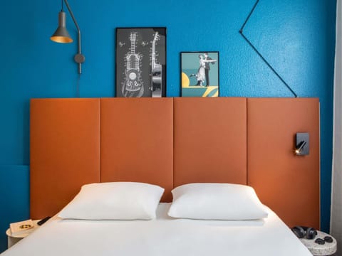 Standard Room, 1 Double Bed | Premium bedding, in-room safe, desk, soundproofing