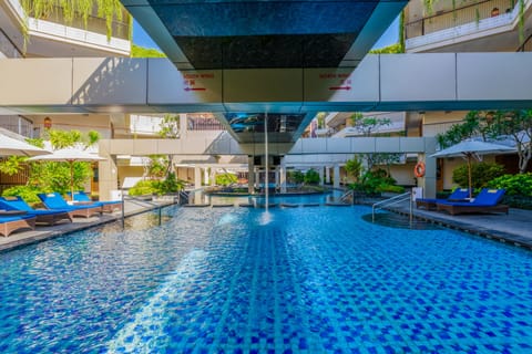 Outdoor pool, sun loungers