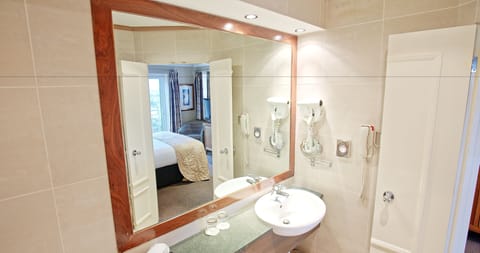 Double Room, Balcony, Harbor View | Bathroom | Combined shower/tub, designer toiletries, hair dryer, towels