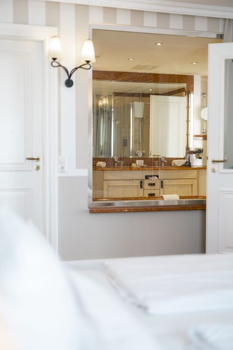 Room | In-room safe, individually furnished, free WiFi, bed sheets