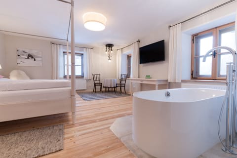 Comfort Room (Groß) | Premium bedding, minibar, individually decorated, soundproofing