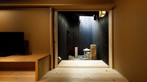 Private Vacation Home, Non Smoking | 1 bedroom, down comforters, desk, free WiFi