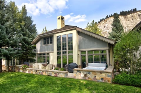 House, 5 Bedrooms | Exterior