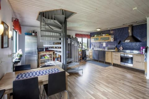 Basic Double or Twin Room (WC in room, shared shower) | Shared kitchen | Full-size fridge, microwave, oven, stovetop