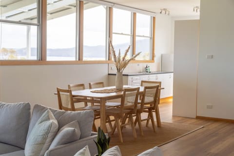 Family Cottage | Living area | 65-inch Smart TV with satellite channels, fireplace, Netflix