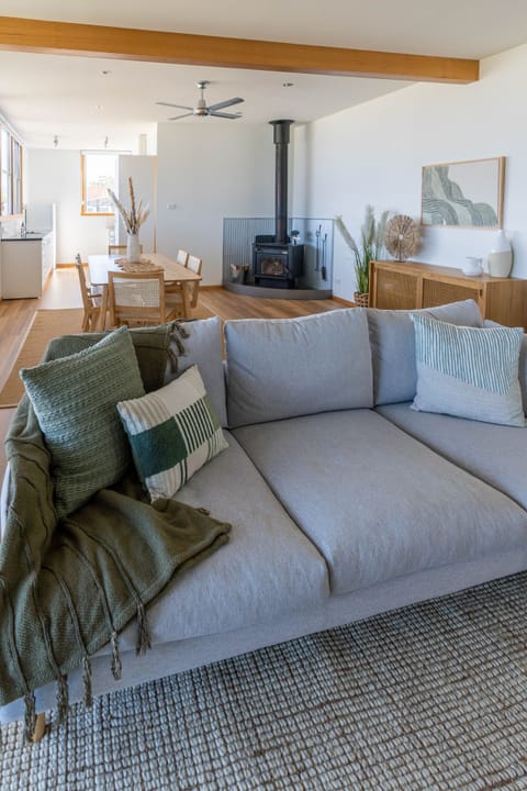 Family Cottage | Living area | 65-inch Smart TV with satellite channels, fireplace, Netflix