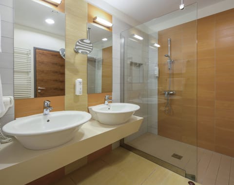 Junior Double Room, Balcony, Sea View (4****) | Bathroom | Hair dryer, towels, soap, shampoo