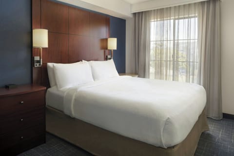 Suite, 2 Bedrooms | Premium bedding, individually furnished, desk, laptop workspace