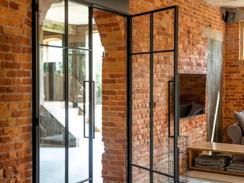 House | 5 bedrooms, individually furnished, iron/ironing board, bed sheets