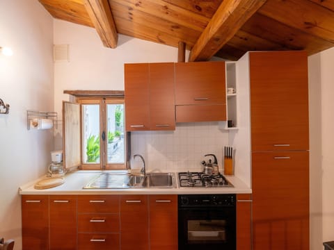 House | Private kitchen | Microwave, highchair
