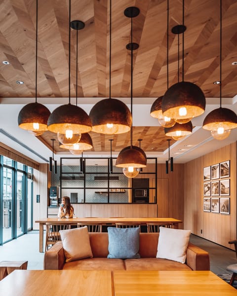Lobby lounge