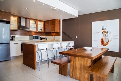 Comfort Apartment, 3 Bedrooms | In-room dining