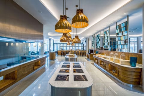 3 restaurants; breakfast, lunch, dinner, and brunch served