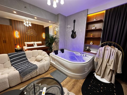 Executive Room, 1 Bedroom, Jetted Tub | Jetted tub