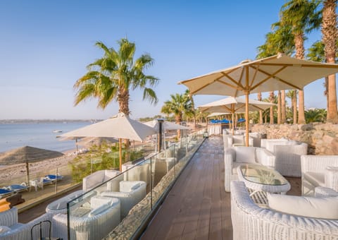 5 restaurants; lunch, dinner, and brunch served