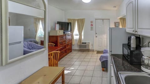 Basic Studio | Free WiFi, bed sheets