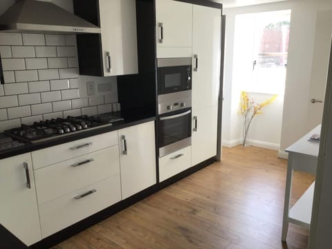 Cottage | Private kitchen | Fridge, microwave, oven, stovetop