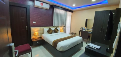 Premium bedding, Select Comfort beds, minibar, iron/ironing board