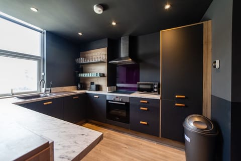 Luxury Apartment, Private Bathroom | Shared kitchen