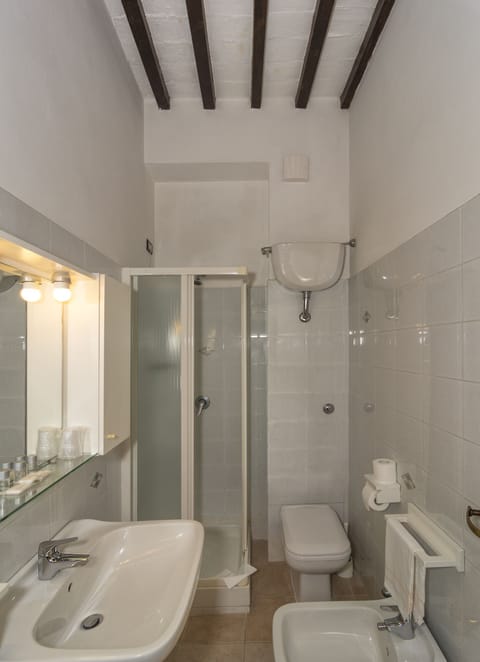 Triple Room | Bathroom | Shower, hair dryer, bidet, towels