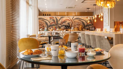 Free daily breakfast