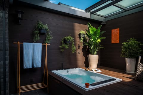 Deluxe Room, 1 King Bed, Balcony | Premium bedding, down comforters, minibar, in-room safe
