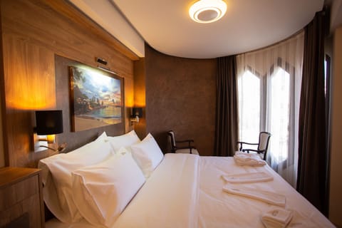 Comfort Double or Twin Room | Hypo-allergenic bedding, memory foam beds, minibar, in-room safe