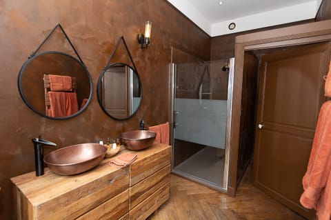 Suite, Private Bathroom (Escale en Famille) | Bathroom