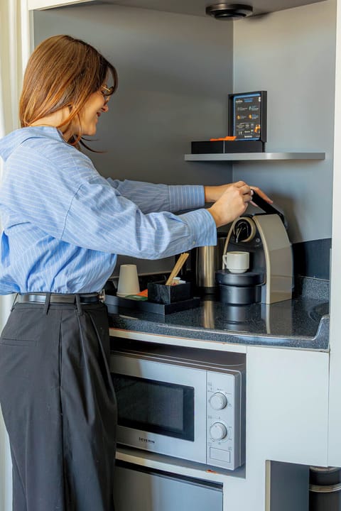 Executive Suite, 1 Queen Bed | Minibar