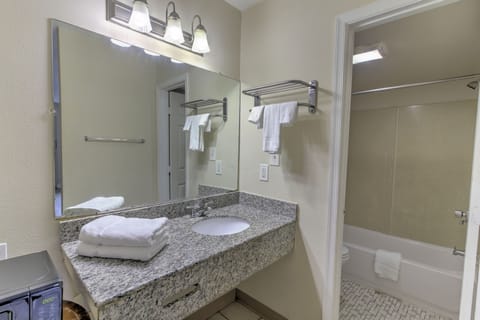 Efficiency King, Non-Smoking - Newly Renovated | Bathroom | Free toiletries, towels