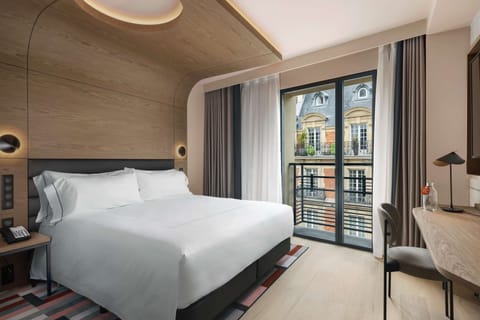Premium Eiffel Moment | Premium bedding, memory foam beds, minibar, in-room safe
