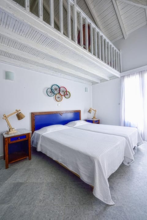 Minibar, in-room safe, free WiFi