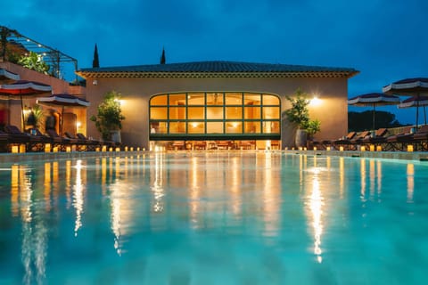 2 outdoor pools, pool umbrellas, sun loungers