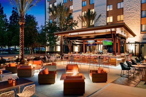 3 restaurants; breakfast, lunch, and dinner served