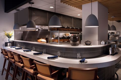 2 restaurants; breakfast, lunch, and dinner served