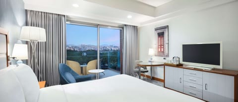 Room, 1 King Bed (Sea & City View) | Minibar, in-room safe, desk, WiFi