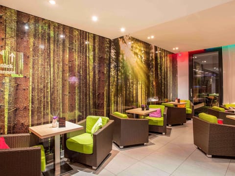 Alfresco dining, open daily