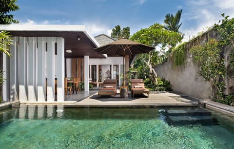 Outdoor pool, sun loungers