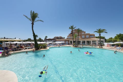 Seasonal outdoor pool, pool umbrellas, sun loungers