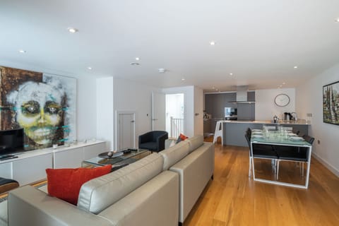 House (3 Bedrooms) | Living room | TV